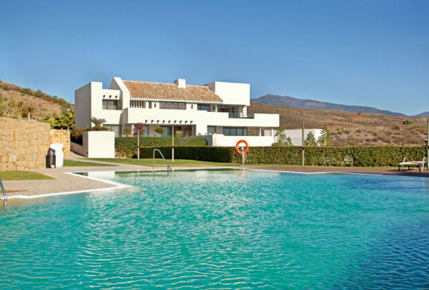 Lujoso apartamento con jardín con impresionantes vistas cerca de Marbella