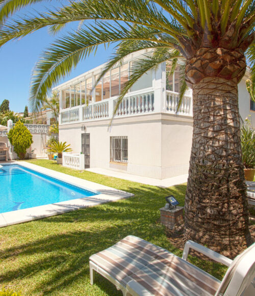 Villa con piscina privada cerca de la playa, Costabella Marbella