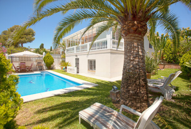 Villa con piscina privada cerca de la playa, Costabella Marbella