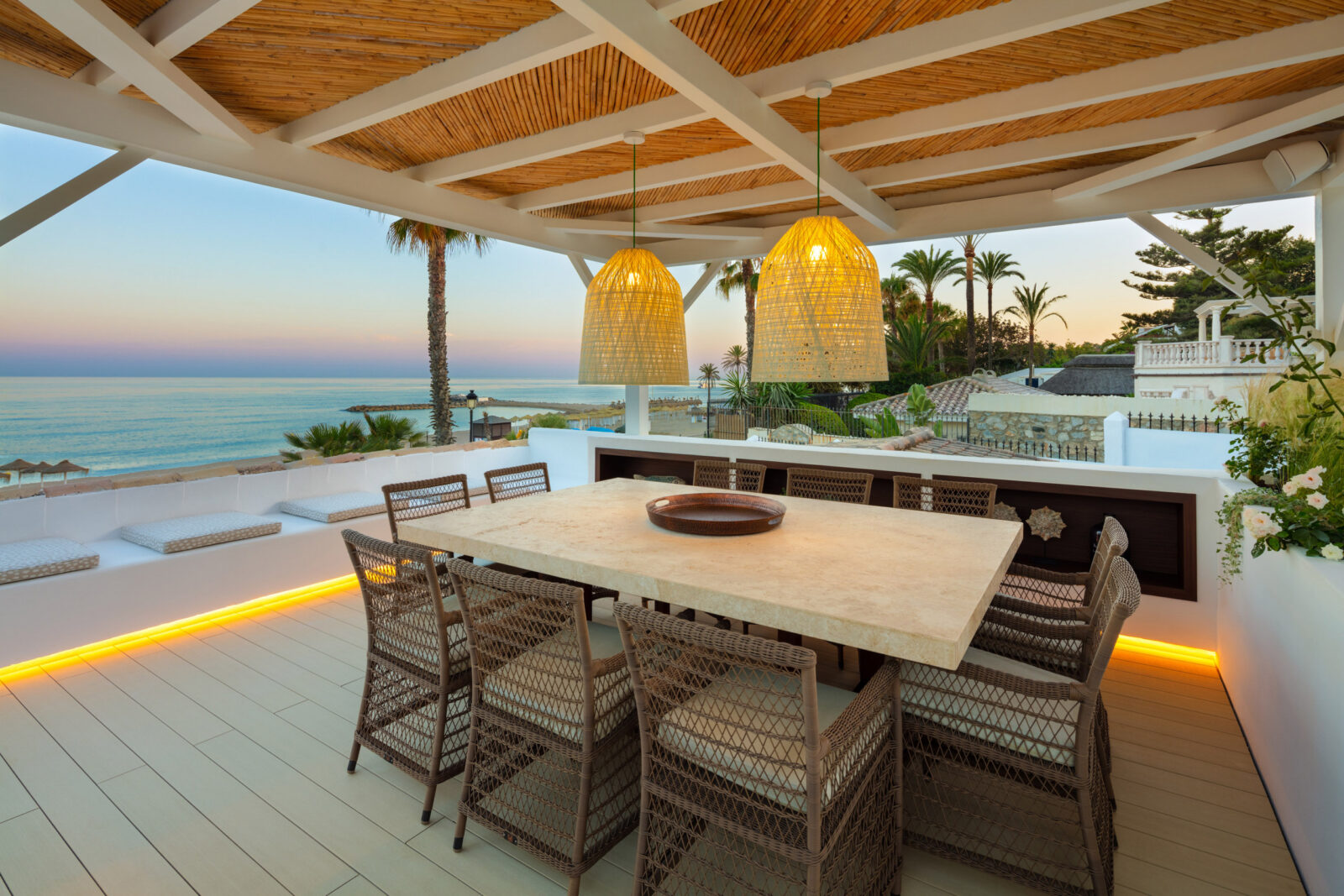 Villa La Luisa, Primera línea de playa Golden Mile Marbella