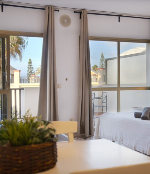 Romana Playa 725 -estudio junto a la playa en alquiler en Elviria