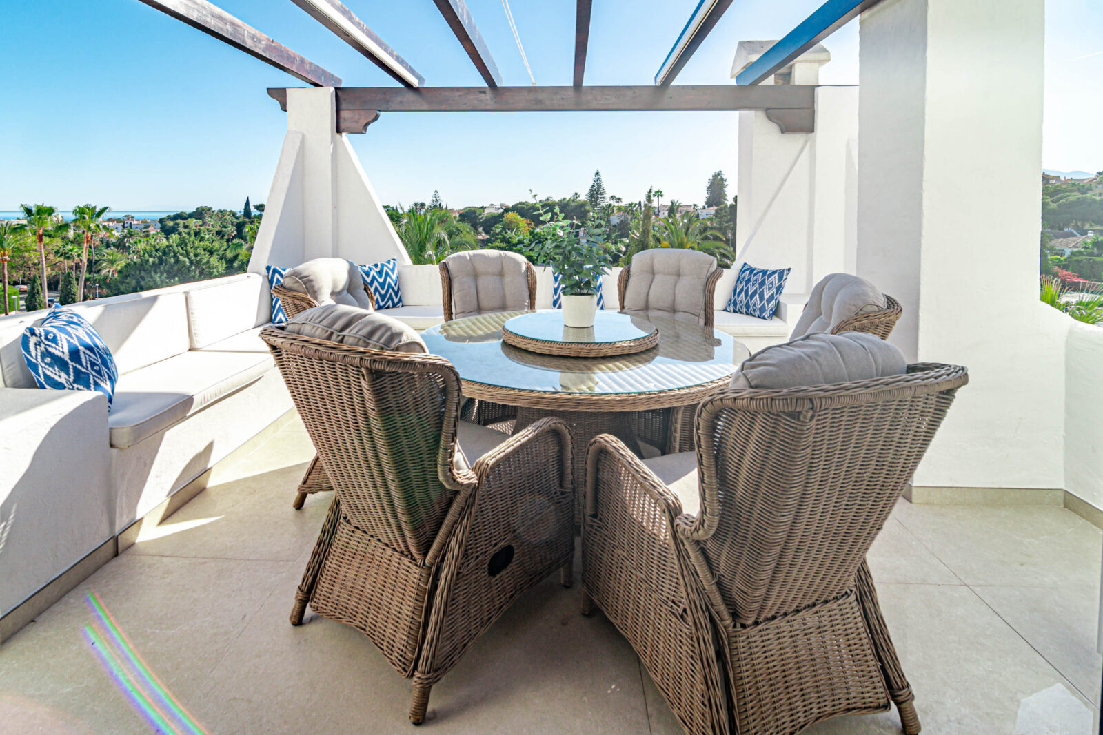 AB26- Casa blanca Puerto banus by Roomservices