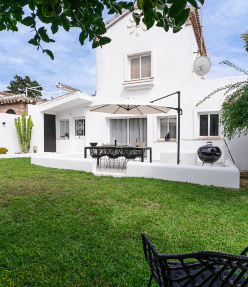 Pequeña casa junto a la playa en Costabella, Marbella