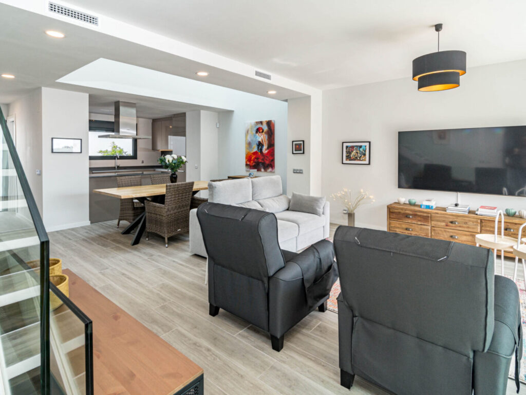 LMT46- Spacious townhouse modern style