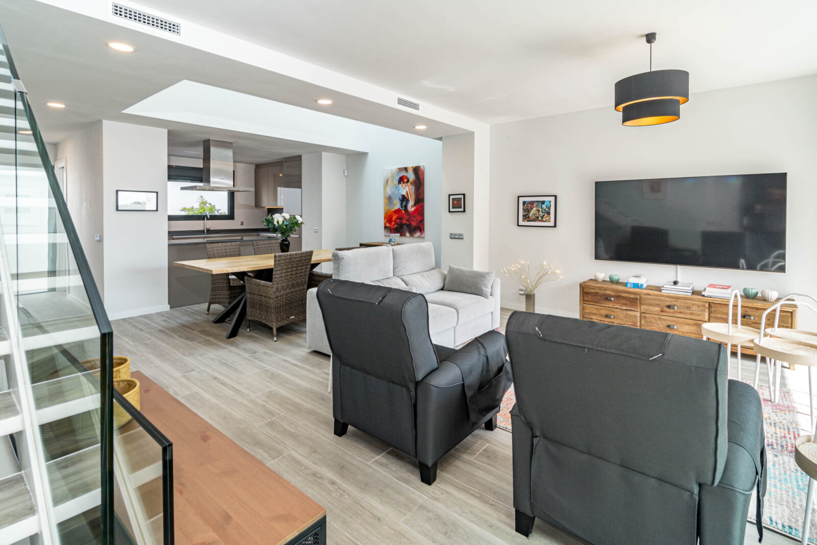 LMT46- Spacious townhouse modern style