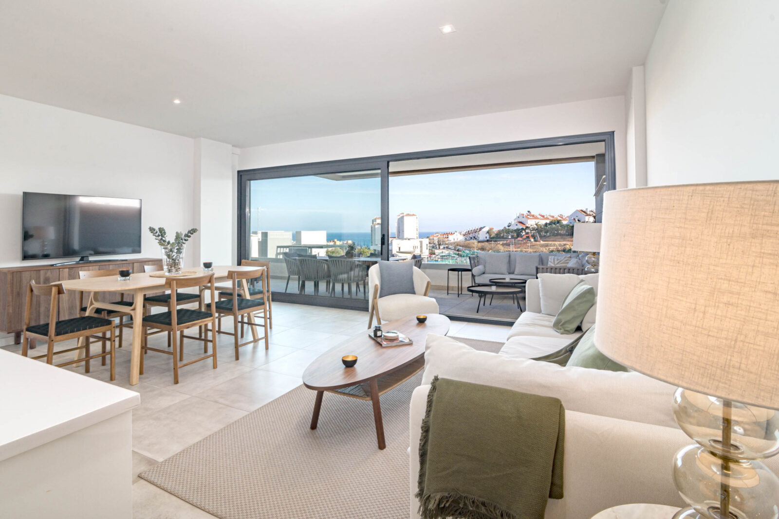 SB13D – Casa South Bay II by Roomservices