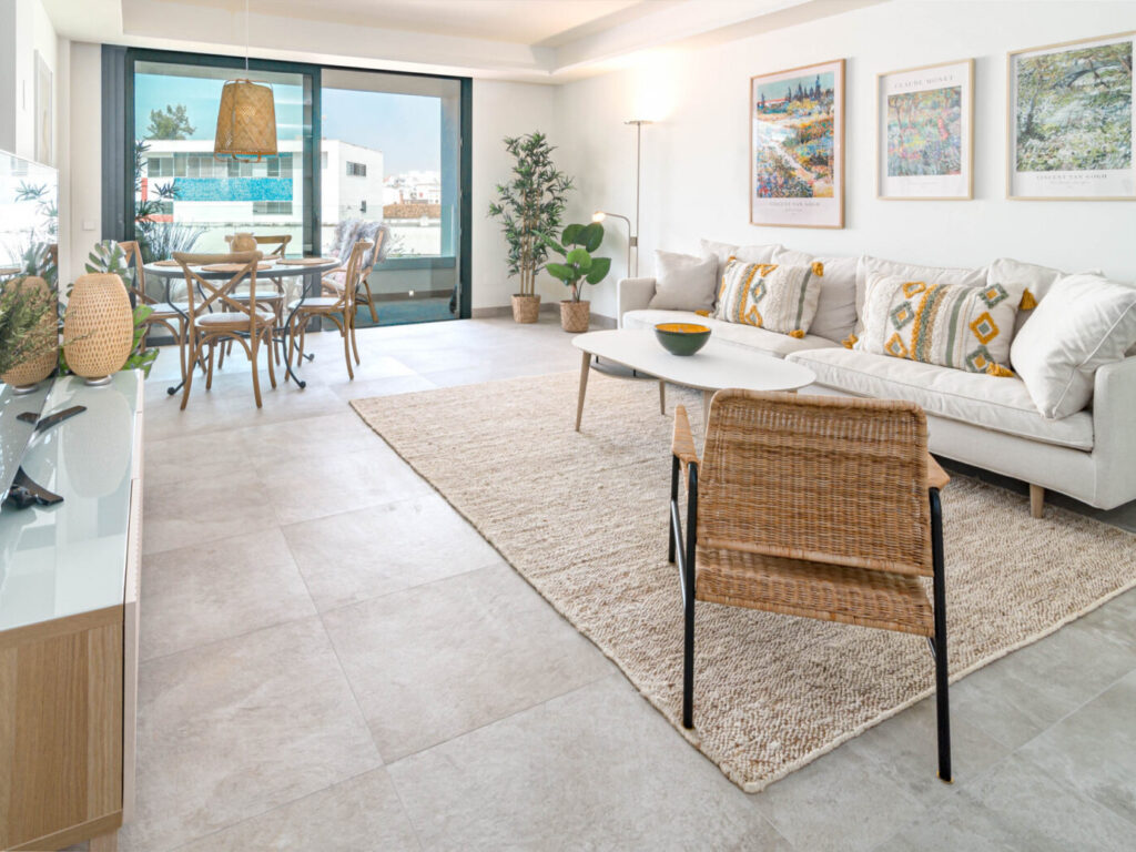 INF3.2J- Lovely city apartment close to beach