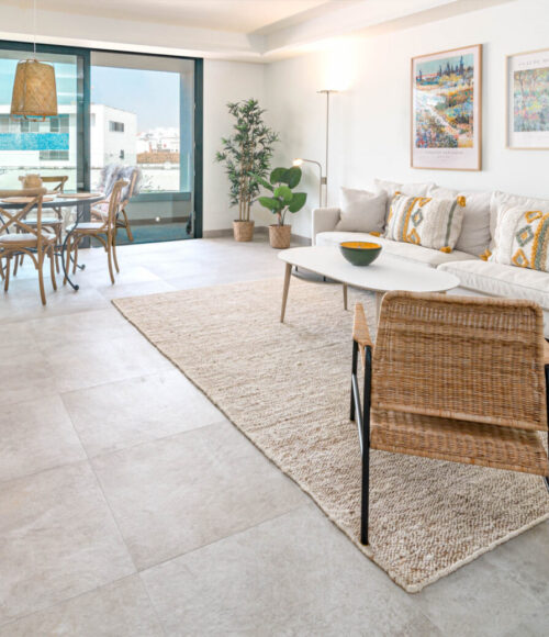 INF3.2J- Lovely city apartment close to beach
