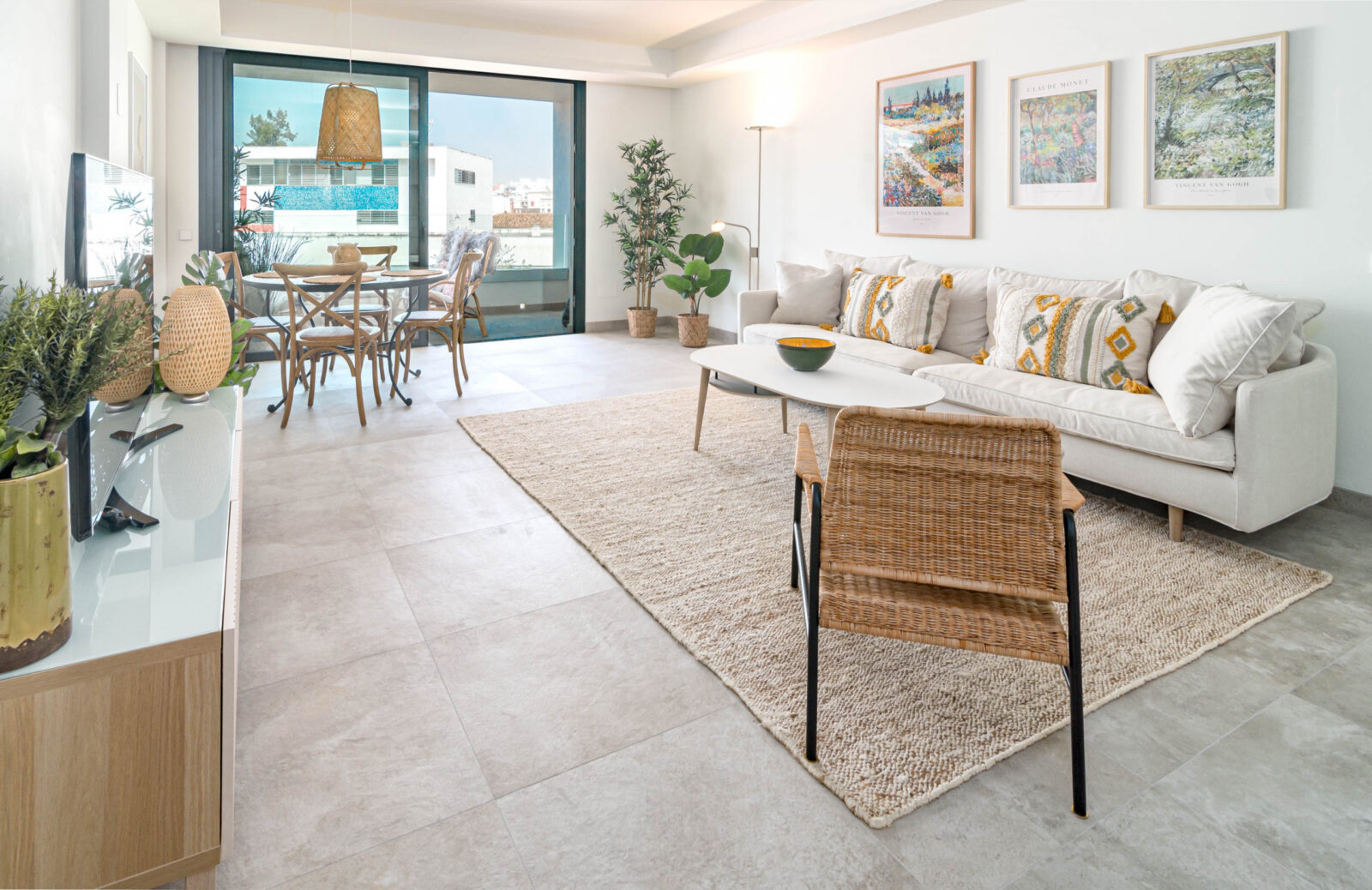 INF3.2J- Lovely city apartment close to beach
