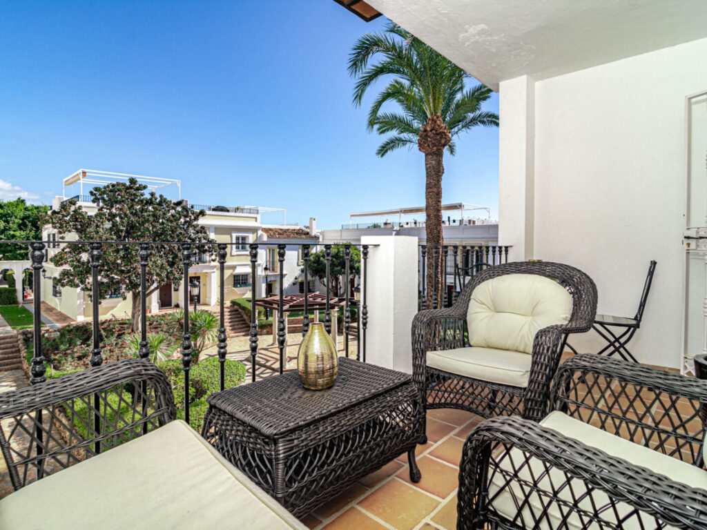 AP103- Aloha Pueblo Marbella by Roomservices