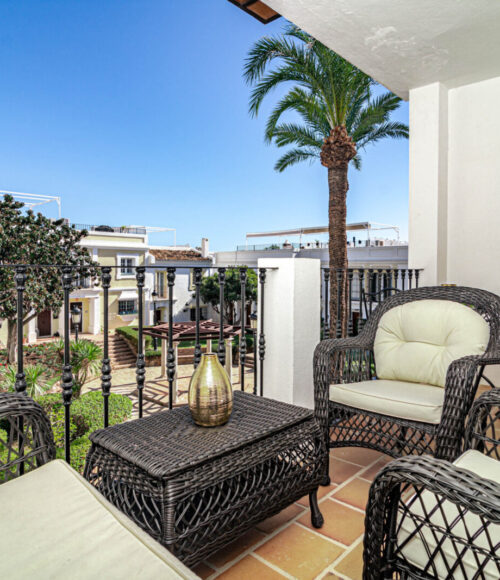 AP103- Aloha Pueblo Marbella by Roomservices