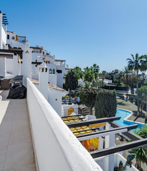 Casa Blanca III by Roomservices